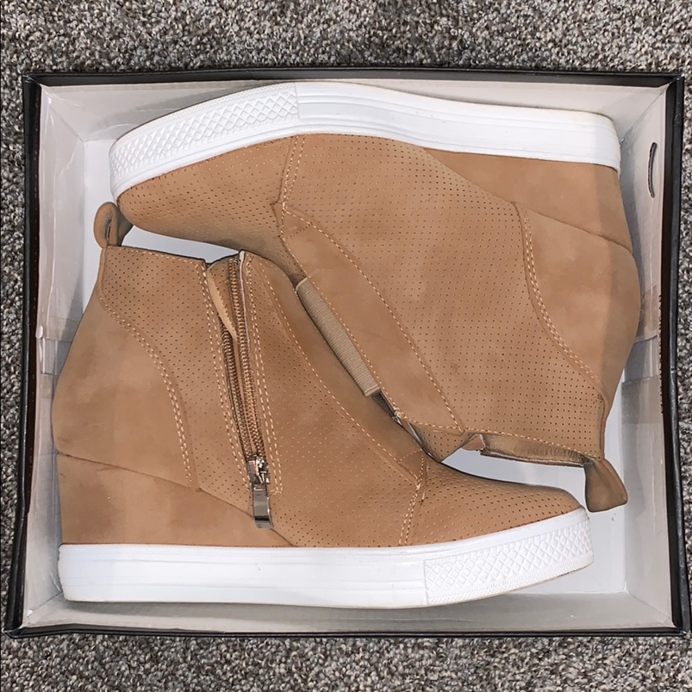 Trendy sneaker wedges! Camel colored